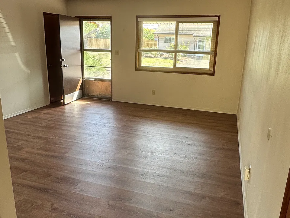 127 Curtis St NE #127
