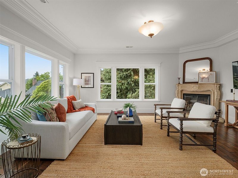 5th image of 1007 W Newell Street