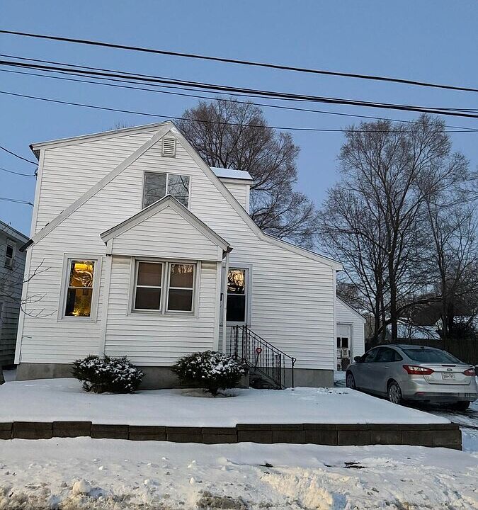 1st image of 52 Laing St APT 2
