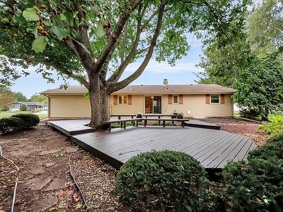 5th image of 926 Park Ridge Rd