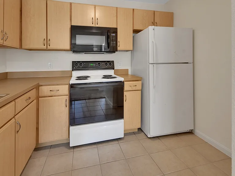 940 Village Trl #4-207 — Photo 6