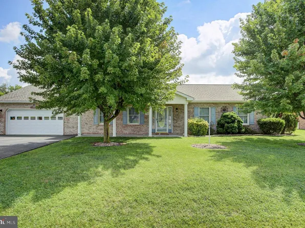1206 S Pointe Dr, Hagerstown, MD 21740