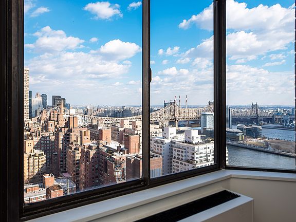 4th image of 429 E 52nd St APT 33A