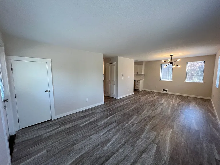 3109 NE 11th Pl — Photo 7