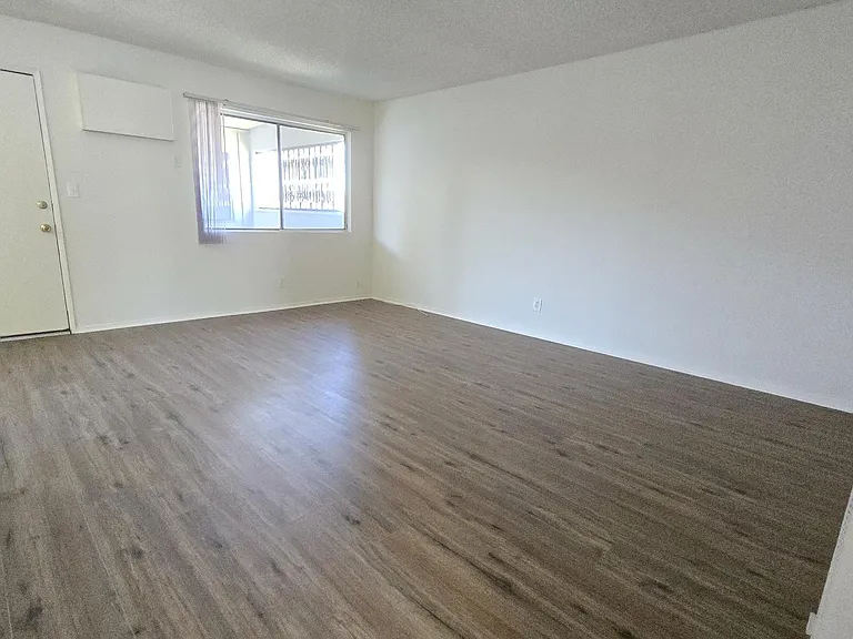 Baldwin Ave. Apartments — Photo 3