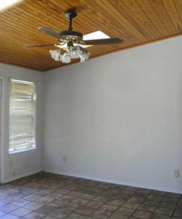 4th image of 3406 Queenswood Ln