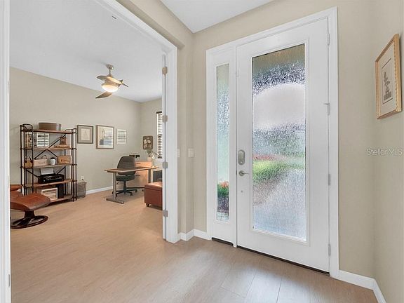 2nd image of 1428 Palisades Ln