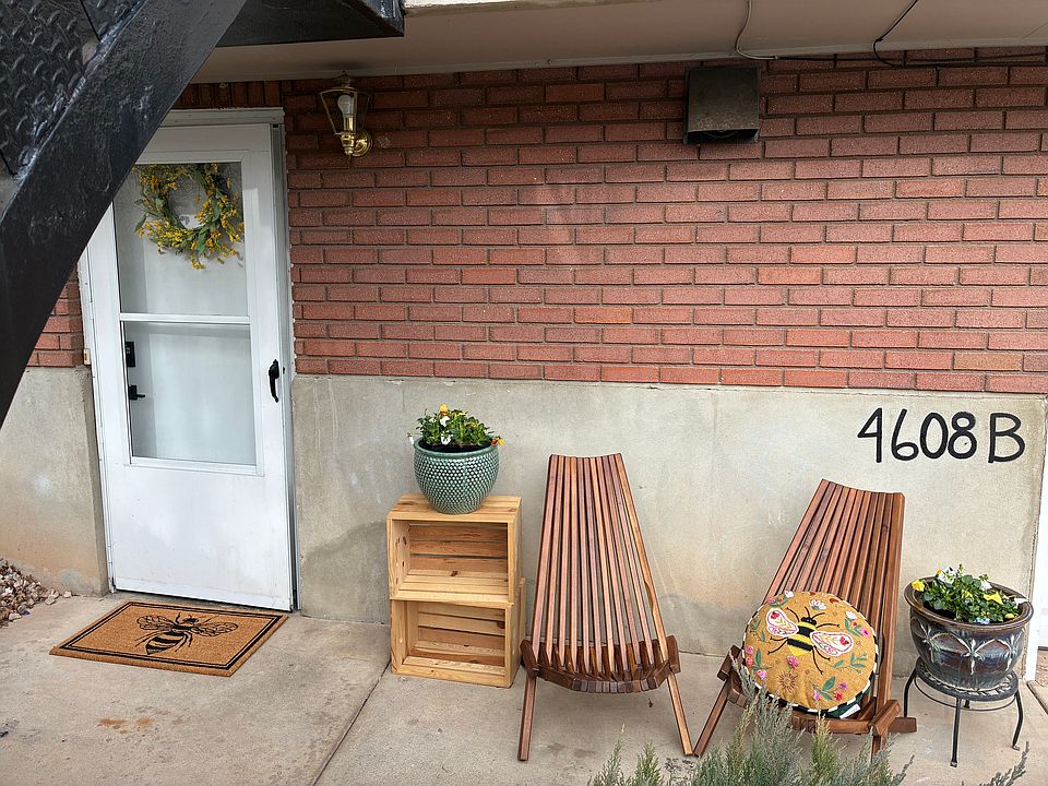 Adorable front porch - convenient ground level entrance just steps away from driveway parking.