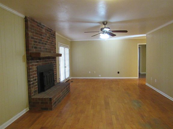 3rd image of 756 Hart Dr