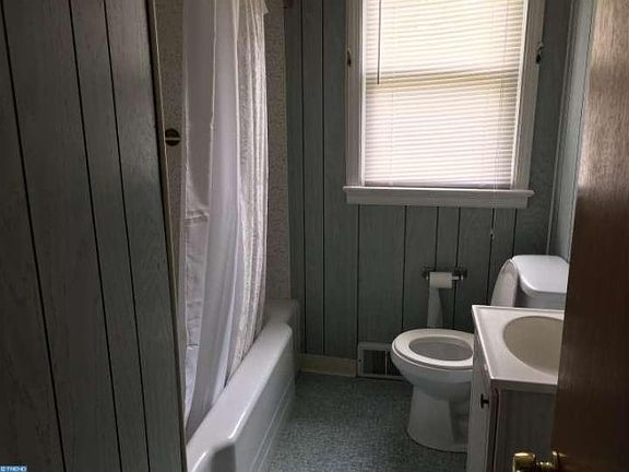 5th image of 130 Lake Dr