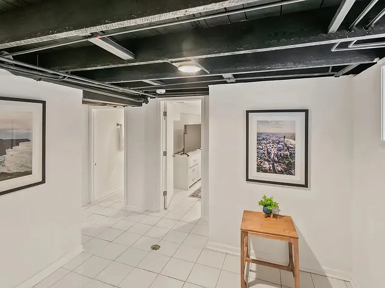 418 N Jackson St — Photo 12