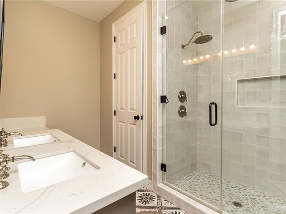 5th image of 604 N Alteza Dr