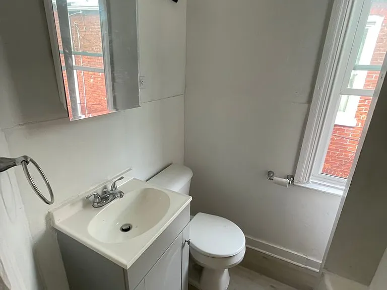 720 W Poplar St — Photo 10