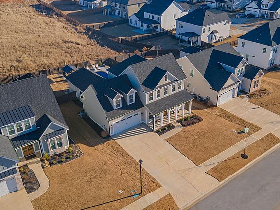 4th image of 615 River Oaks Ln