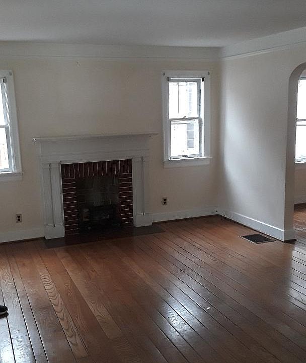 1st image of 224 Holmes St