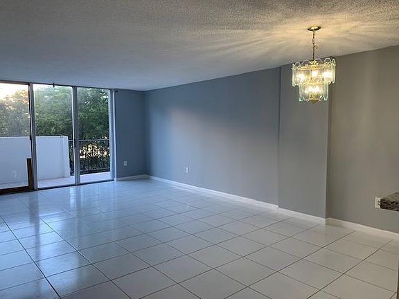 2nd image of 2780 NE 183rd St APT 303
