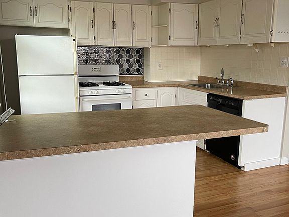 3rd image of 3834 Berkley Ave Floor 2