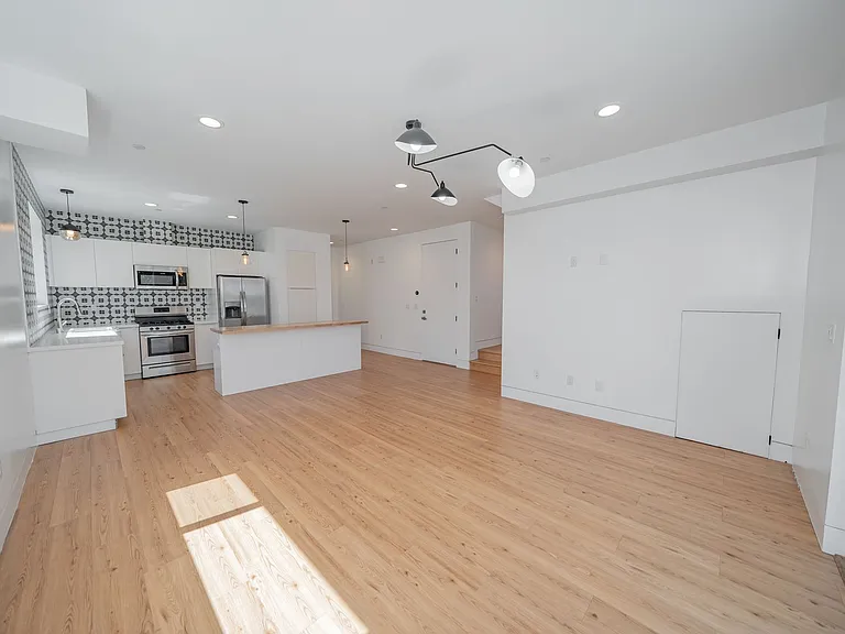 848 32nd Street — Photo 6
