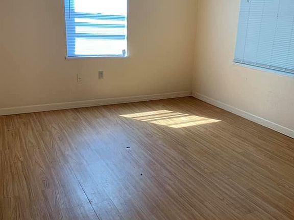 3rd image of 909 N 32nd St