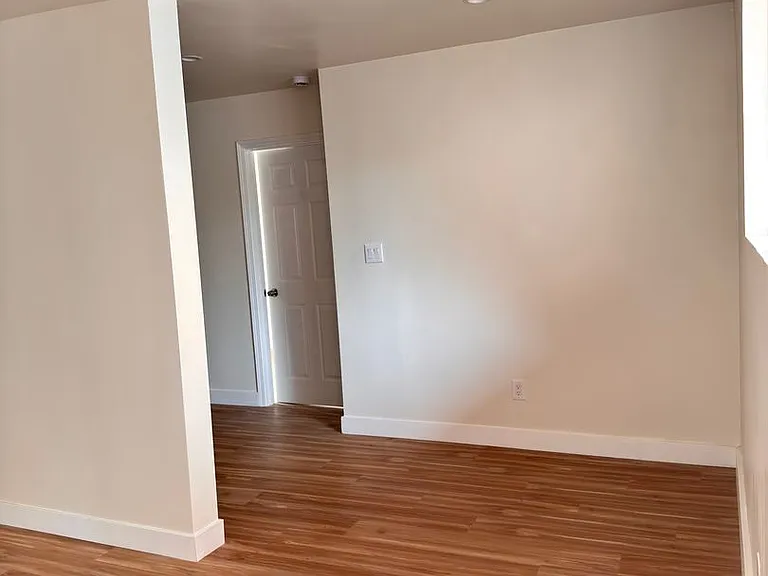 1060 McFarland Ave — Photo 4
