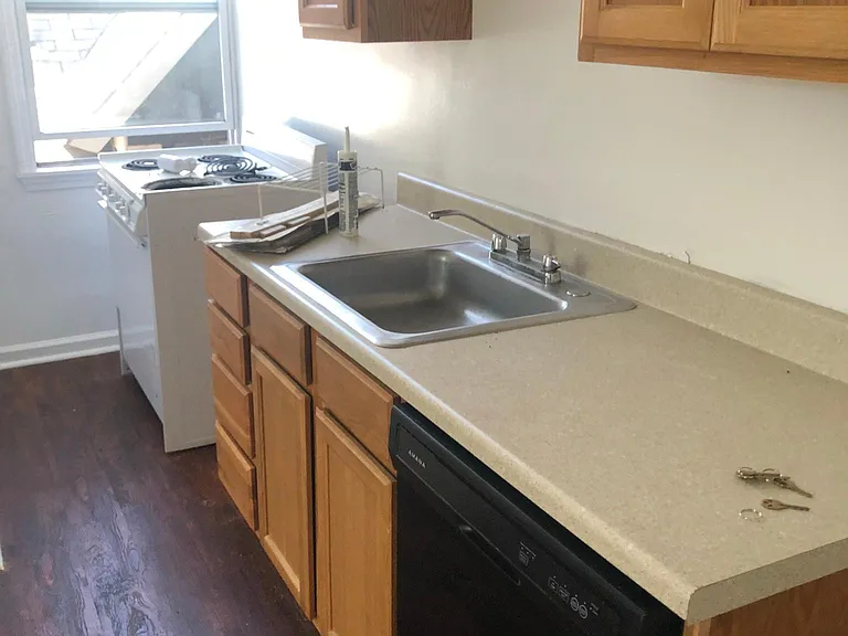 754 Broughton St #3 — Photo 5