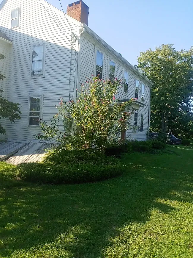 3 bed, 1.5 bath, 2300 sqft, $2,100 — Photo 3