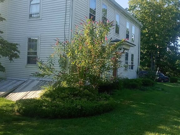 3rd image of 174 Clapboard Hill Rd