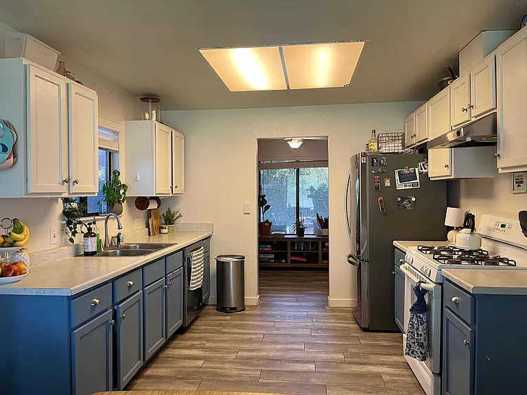 205 Lilac Ave — Photo 4
