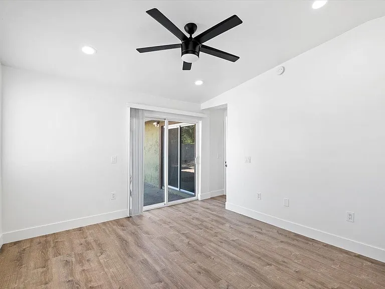 528 W 18th St — Photo 17