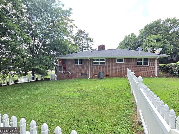 4th image of 372 Foreacre St