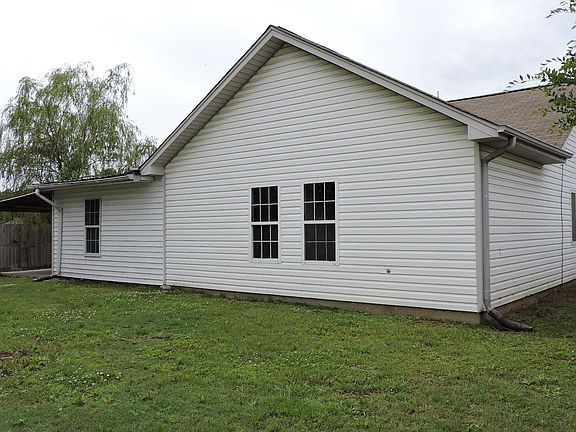 3rd image of 305 Summerchase Dr