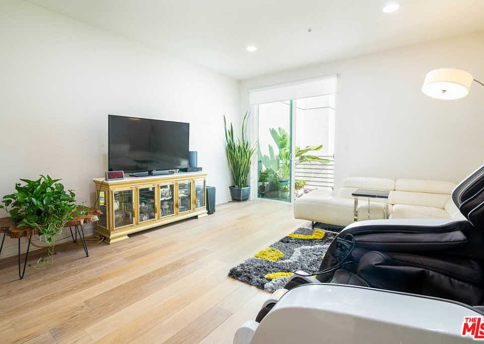 1st image of 436 S Virgil Ave #Ph14)