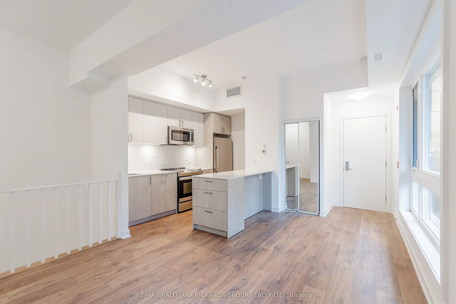 35 Birchcliff Ave #18 photo 1
