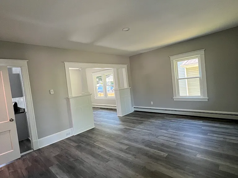 44 S Grand Ave — Photo 4