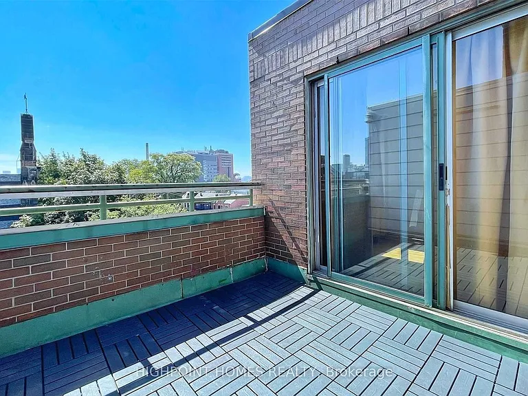 360 College St #401 — Photo 23