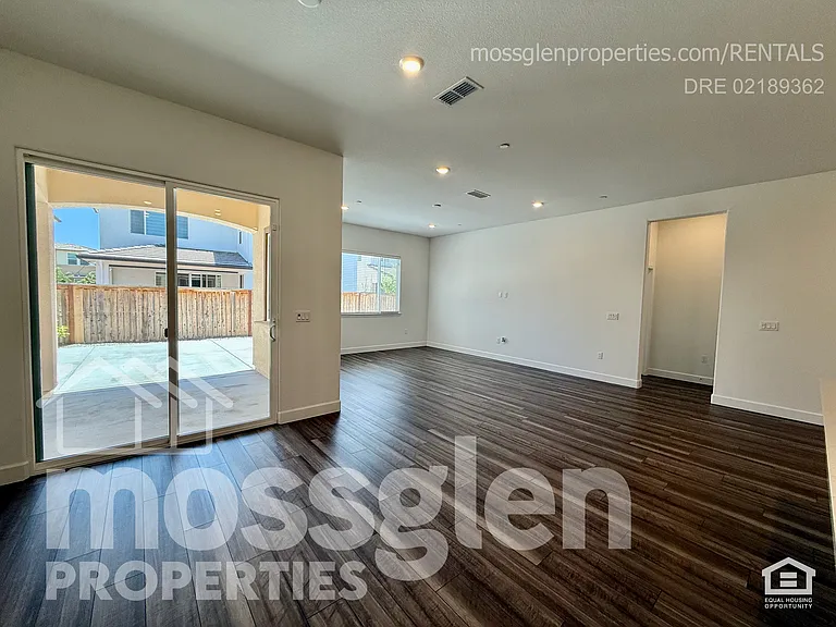 5666 Sailrock St — Photo 24