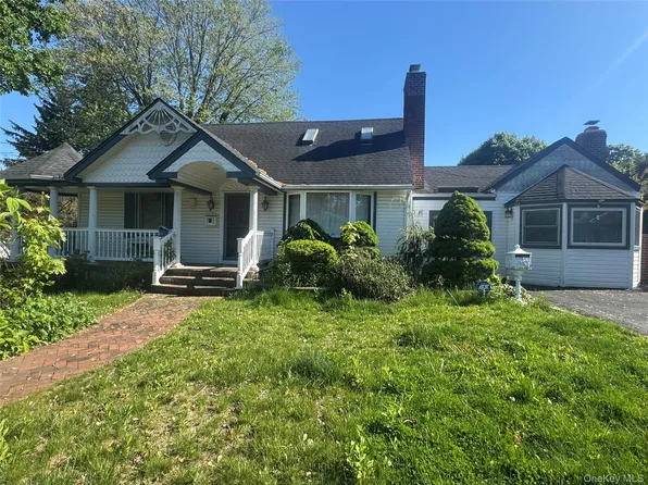 7 Dawes Avenue, Syosset, NY 11791