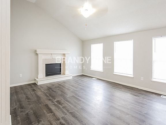 3rd image of 615 Patrick Dr