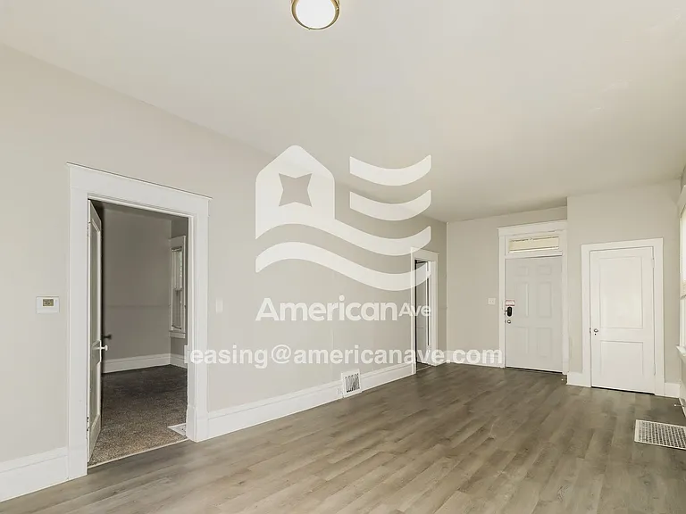 1610235_002_living_room_3.jpg