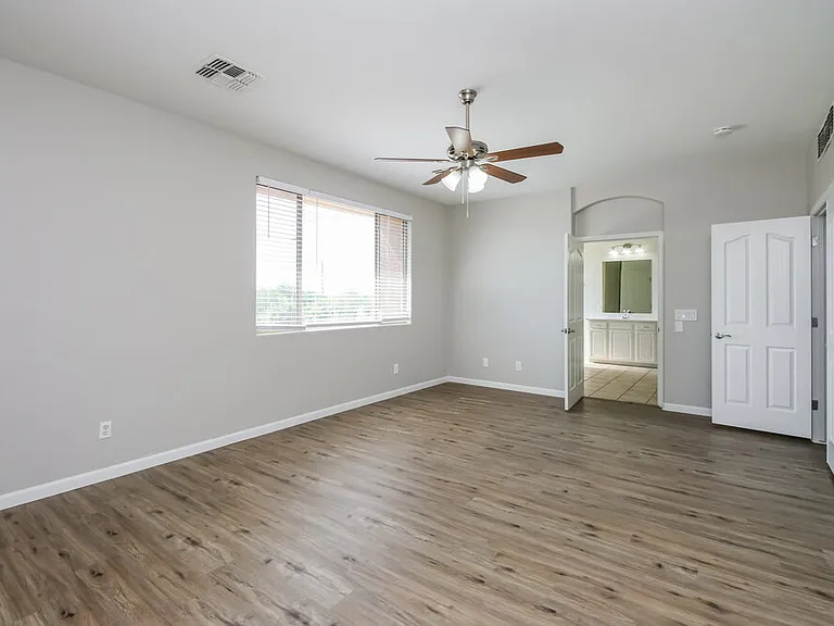 4091 E Carriage Way — Photo 8