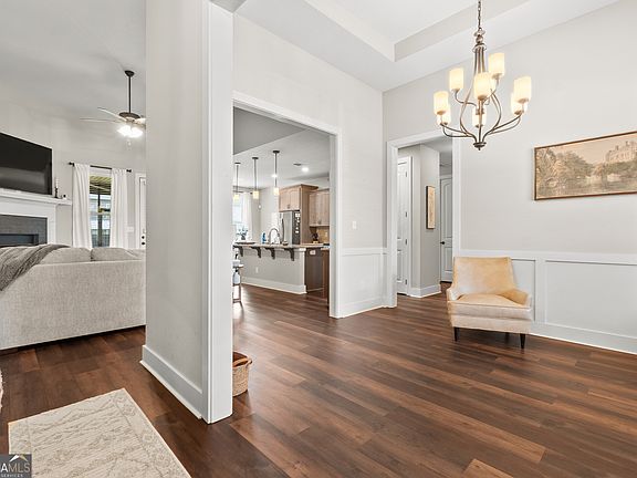 3rd image of 119 Barnyard Way