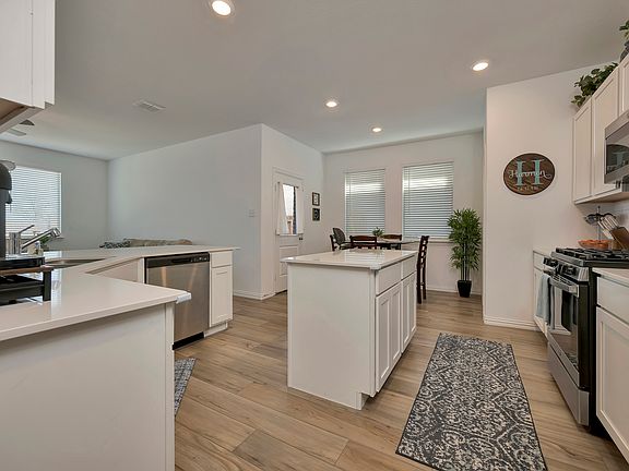 4th image of 2604 Starwater Dr