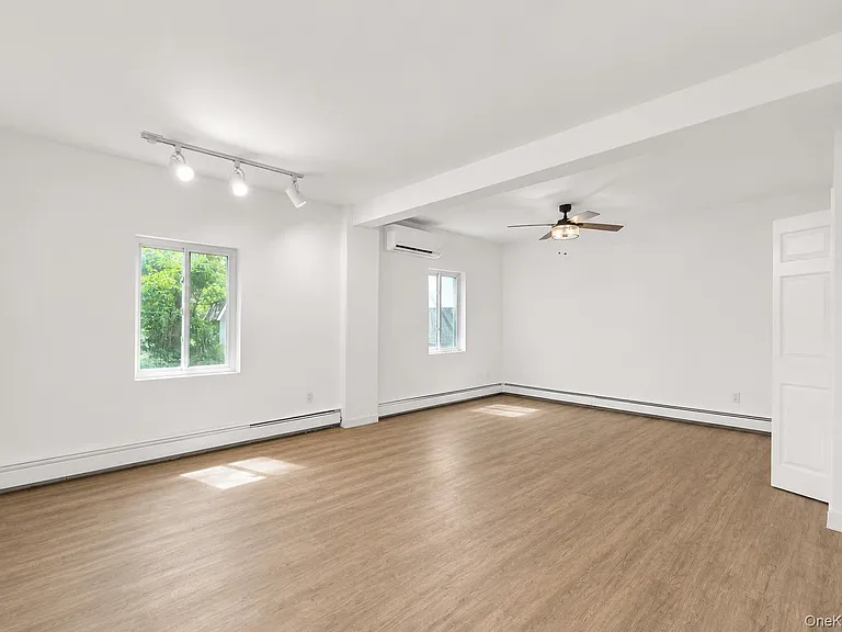 60 Morris Ave — Photo 12