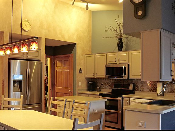 3rd image of 1049 River Knoll Cir