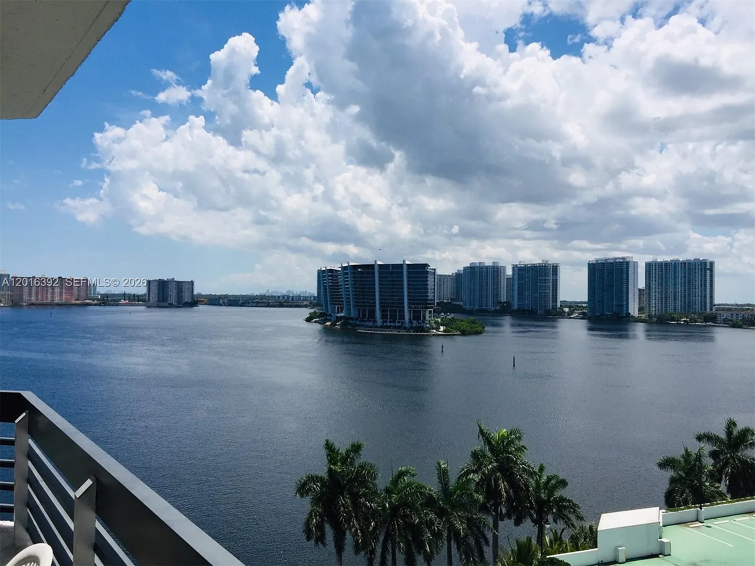 Mystic Pointe Condo No Th — Photo 1