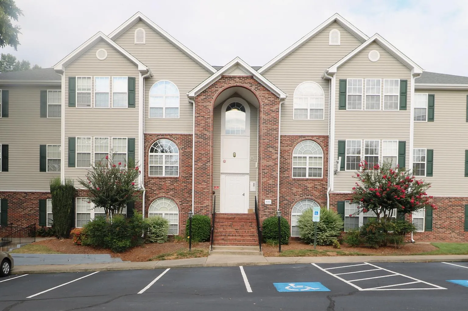 2 bed, $1,300 — Photo 1