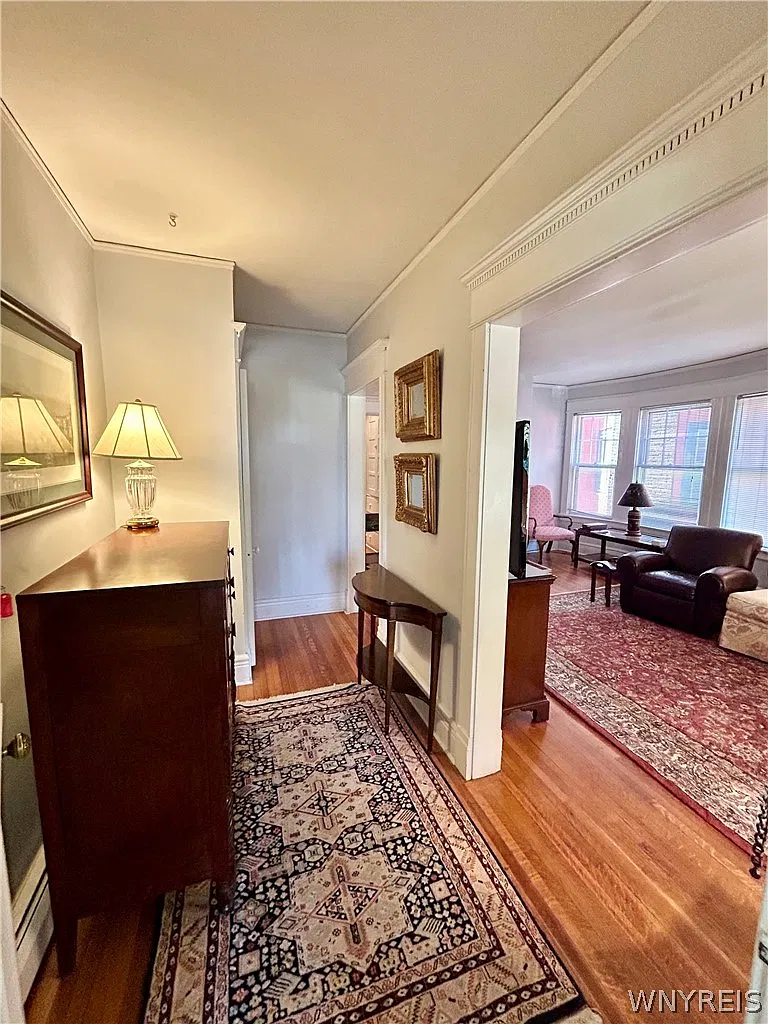 3 bed, 1.0 bath, 3148 sqft, $2,000 — Photo 3