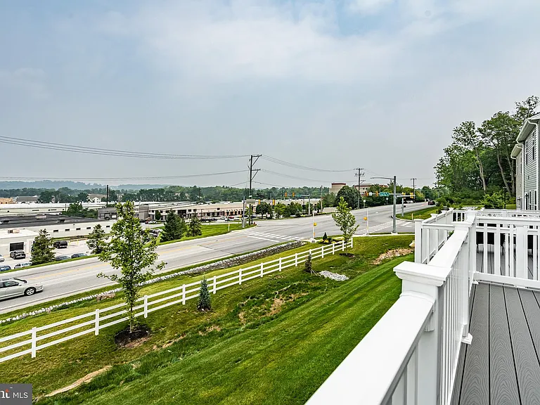 208 Chase Dr — Photo 11