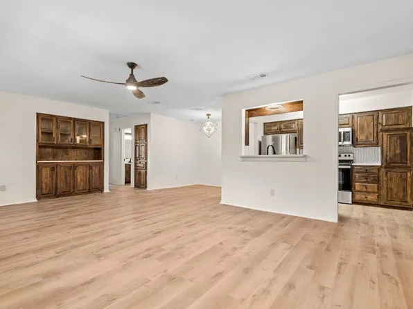 404 Gardenview St, Denton, TX 76207