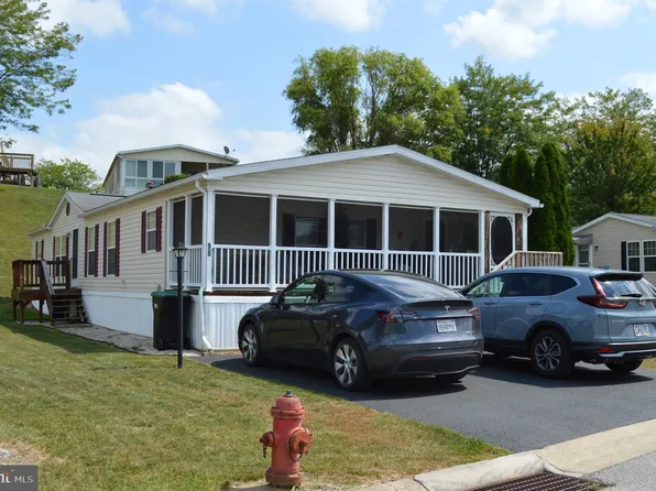 98 Broadwing Dr, Hanover, PA 17331